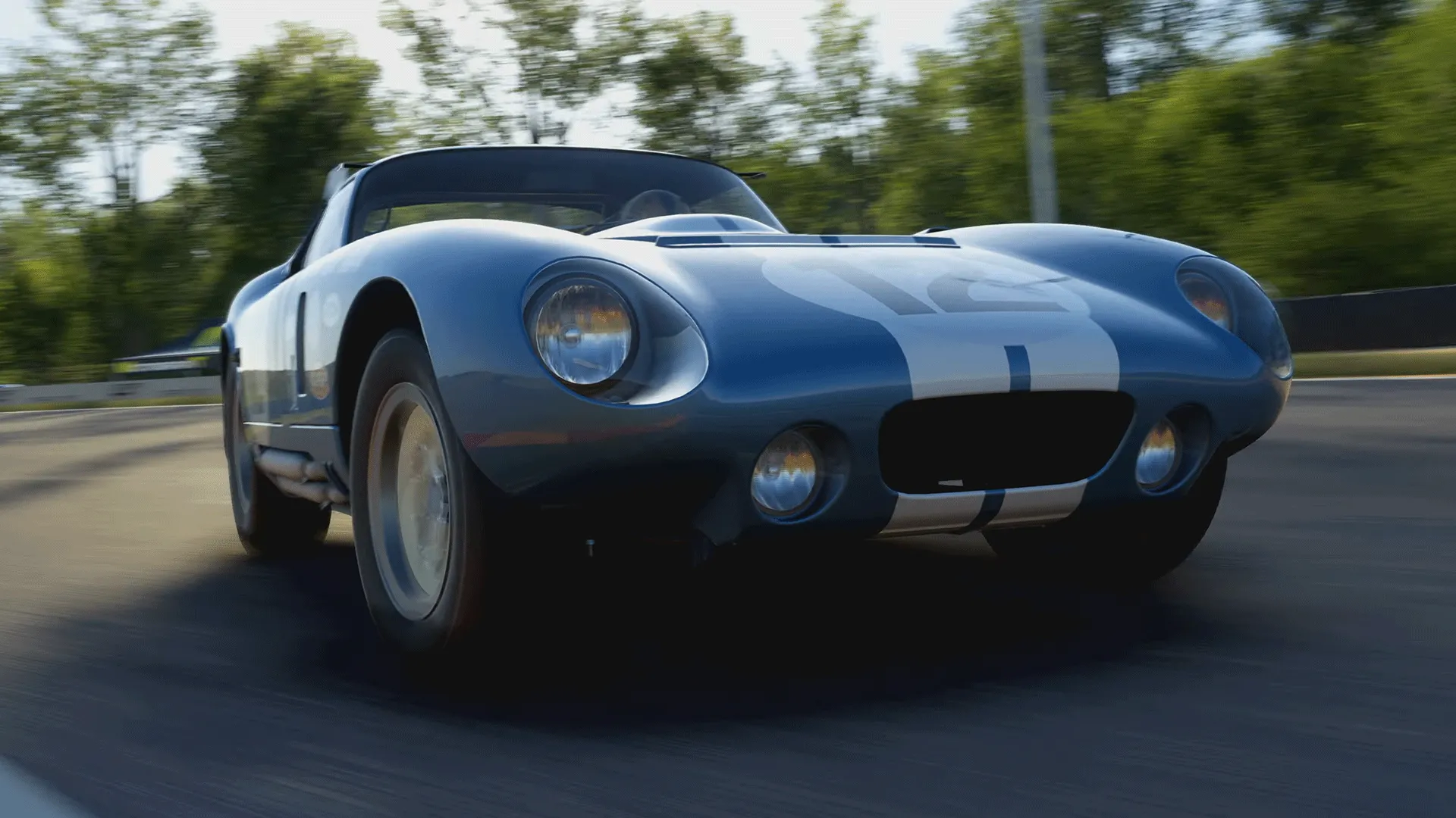 El DLC de Project Motor Racing desata 9 autos históricos y un nuevo circuito