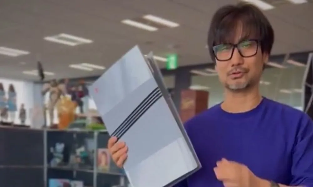 Hideo Kojima ya tiene la PS5 Pro edición 30 aniversario y ha compartido uno de los primeros unboxing de la nueva consola