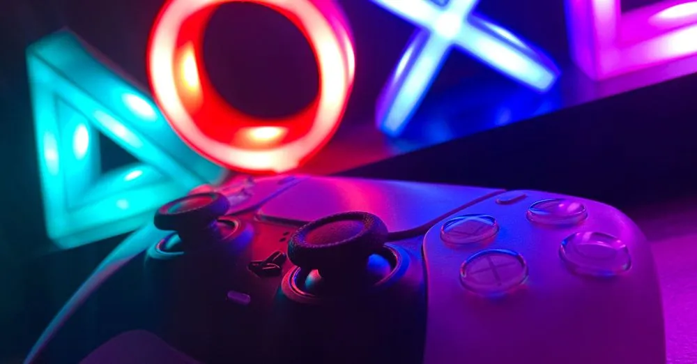 Si piensas regalar una PlayStation 5, no esperes: hoy está a su precio más bajo, por 357 euros